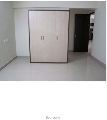 Room in 2 BHK Apartment at Panch Pakhadi – for Rent
