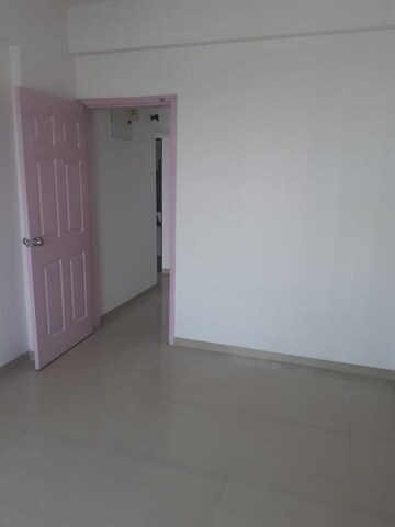 Room in 2.5 BHK Apartment at Mahagun Mywoods, Sector 16c Greater Noida – for Rent