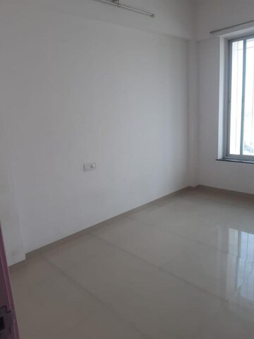 Room in 2.5 BHK Apartment at Mahagun Mywoods, Sector 16c Greater Noida – for Rent