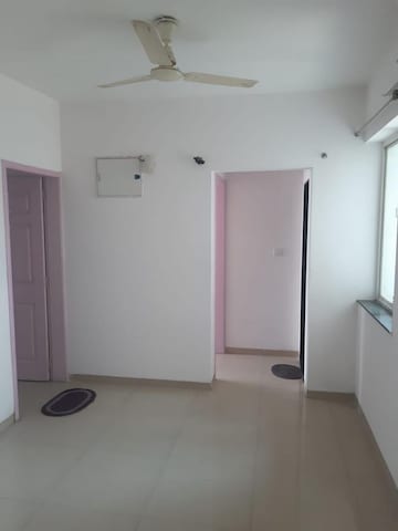 Room in 2.5 BHK Apartment at Mahagun Mywoods, Sector 16c Greater Noida – for Rent