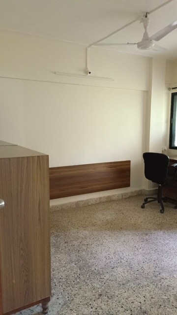 Team Area in 2 BHK Apartment at Swastik Park, Chembur – for Rent