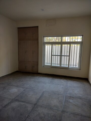 Room in 3 BHK Independent House at Nirala Greenshire, Sector 2 Greater Noida – for Rent