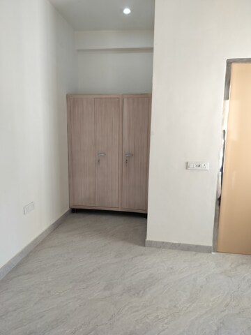 Room in 6 BHK Independent House at Nirala Greenshire, Sector 2 Greater Noida – for Rent