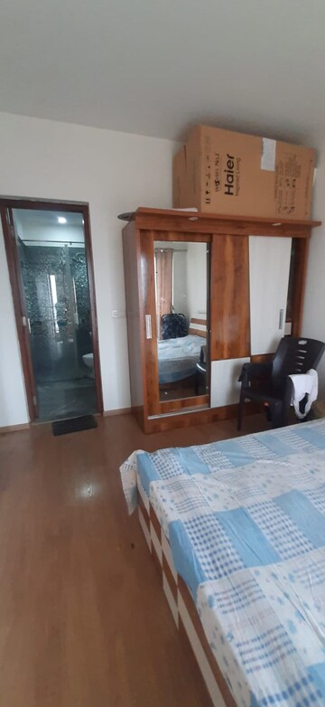 Room in 3.5 BHK Apartment at Amanora Adreno Towers, Hadapsar – for Rent
