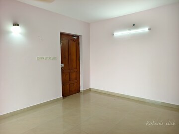 Room in 6+ BHK Apartment at Murinjapalam – for Sale