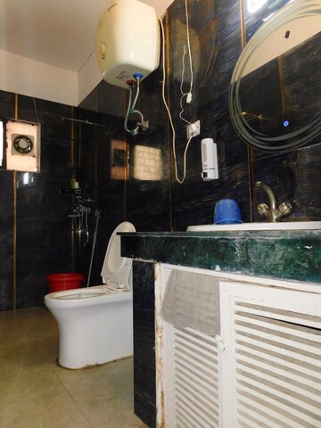 Attached Bathroom in 3 BHK Apartment at Lajpat Nagar Iii – for Rent