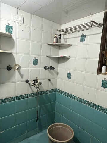 Bathroom in 1 BHK Apartment at Savita Enclave, Sector 10 – for Rent