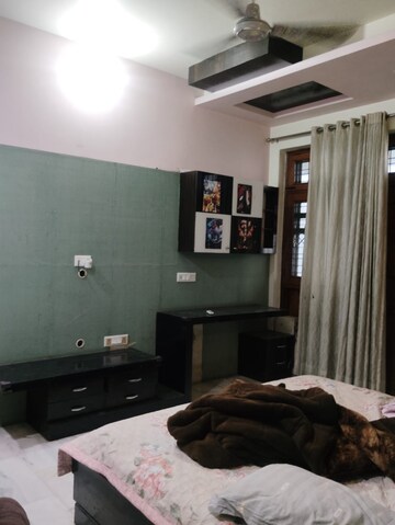 Bedroom in 2 BHK Independent House at Gomti Nagar – for Rent