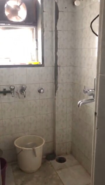Bathroom in 1.5 BHK Apartment at Andheri East – for Rent