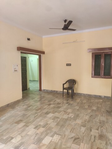 Room in 2.5 BHK Independent House at Aliganj – for Rent