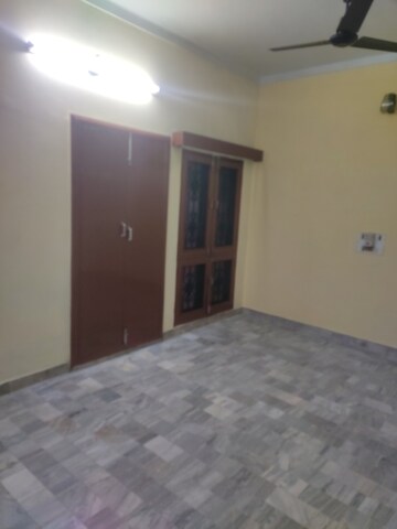Room in 2.5 BHK Independent House at Aliganj – for Rent