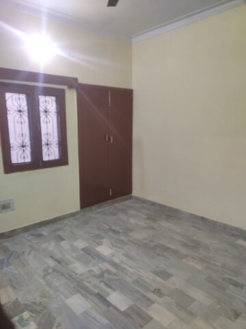 Room in 2.5 BHK Independent House at Aliganj – for Rent