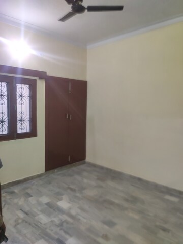Room in 2.5 BHK Independent House at Aliganj – for Rent