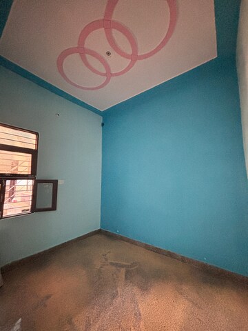 Room in 2 BHK Independent House at Faridabad Central – for Sale