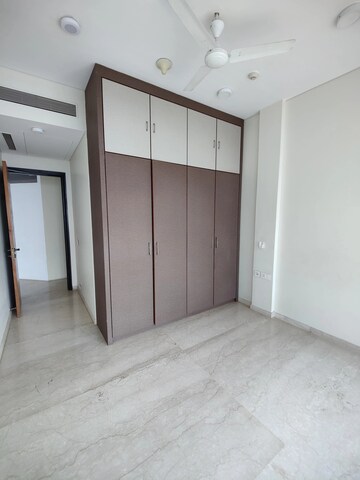 Room in 4 BHK Apartment at Omkar 1973, Worli – for Rent