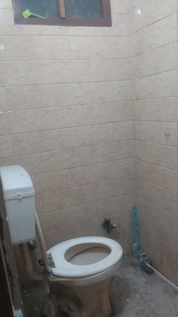 Bathroom in 1.5 BHK Builder Floor at Mayur Vihar – for Rent