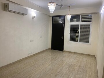 Room in 3.5 BHK Villa at AKJ Novel Valley, Sector 16b Greater Noida – for Rent