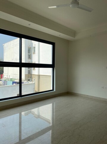 Room in 3 BHK Builder Floor at Jor Bagh – for Sale