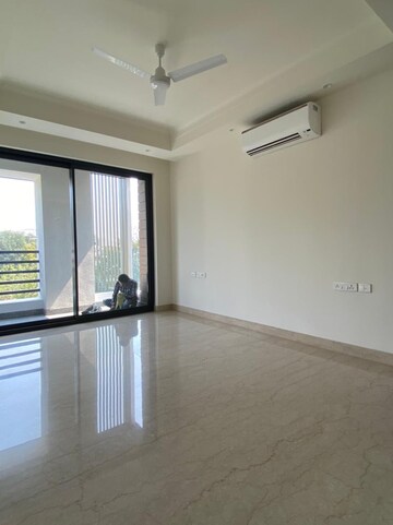 Room in 3 BHK Builder Floor at Jor Bagh – for Sale