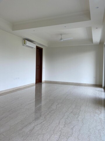 Room in 3 BHK Builder Floor at Jor Bagh – for Sale