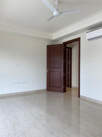 Room in 3 BHK Builder Floor at Jor Bagh – for Sale