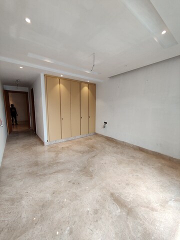 Room in 3 BHK Apartment at Vasant Kunj – for Sale