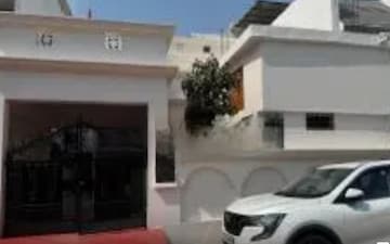 4 BHK Independent House For Rent in Aliganj