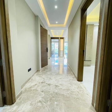 Building Lobby in 4 BHK Builder Floor at Ansal API Esencia, Sector 67 – for Sale