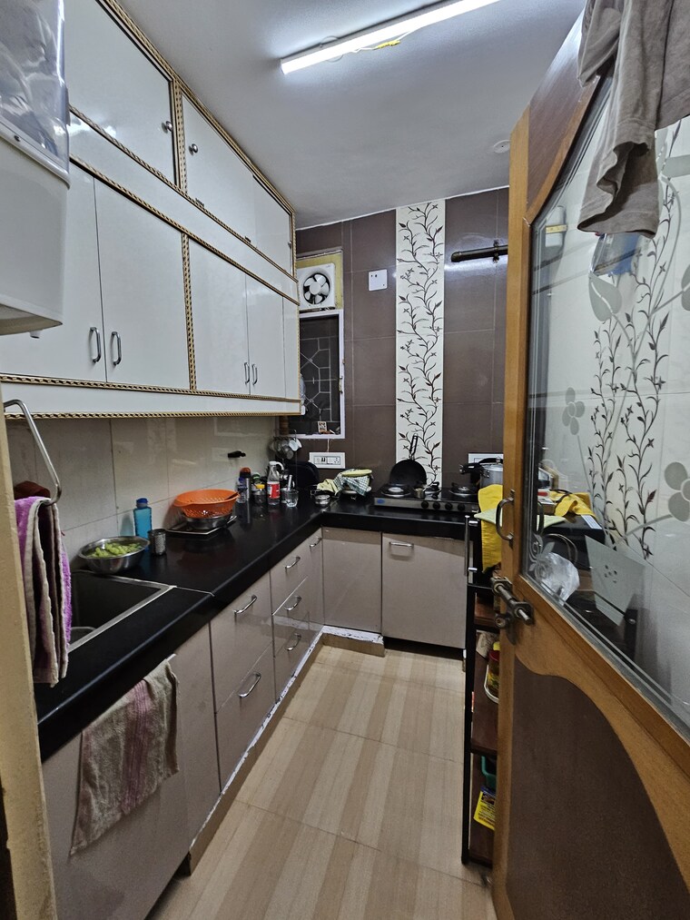 Kitchen, vikas puri 2.5 Bedroom 120 Sq.Yd. Apartment In Vikas Puri Delhi 8364288