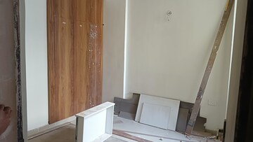 Furnished Amenities in 2.5 BHK Apartment at Amrapali Golf Homes, Sector 4, Greater Noida – for Rent