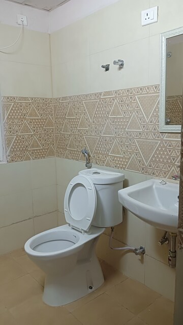 Bathroom in 2.5 BHK Apartment at Amrapali Golf Homes, Sector 4, Greater Noida – for Rent