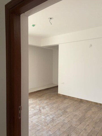 Room in 3 BHK Villa at Paramount Golfforeste, Zeta I Greater Noida – for Sale