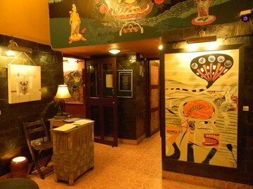 Living Room in 6+ BHK Villa at Prince Anwar Shah Road – for Sale