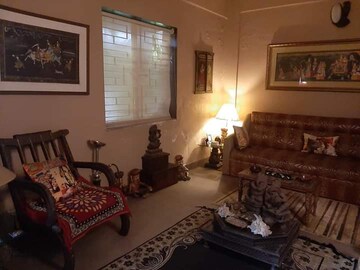 Living Room in 6+ BHK Villa at Prince Anwar Shah Road – for Sale