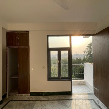 Room in 1 BHK Builder Floor at Saket – for Rent