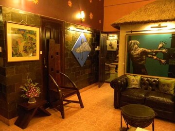 Living Room in 6+ BHK Villa at Prince Anwar Shah Road – for Sale
