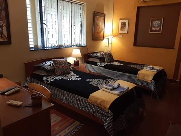 Bedroom in 6+ BHK Villa at Prince Anwar Shah Road – for Sale