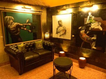 Living Room in 6+ BHK Villa at Prince Anwar Shah Road – for Sale