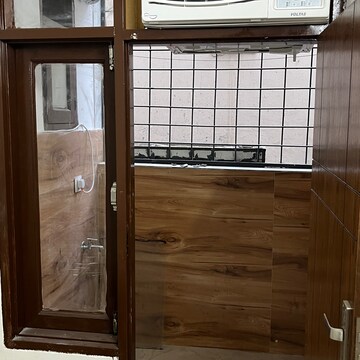 Room in 1 BHK Builder Floor at Saket – for Rent