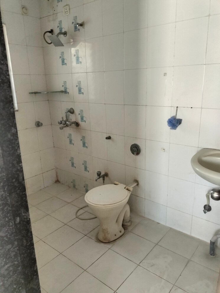 Bathroom, goel-ganga-akash-ganga 3 Bedroom 1599 Sq.Ft. Apartment In Pimple Saudagar Pune 8364464