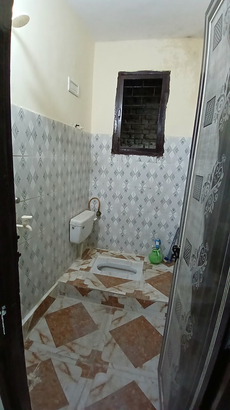 Bathroom, batla house 2 Bedroom 495 Sq.Ft. Builder Floor In Batla House Delhi 8364477