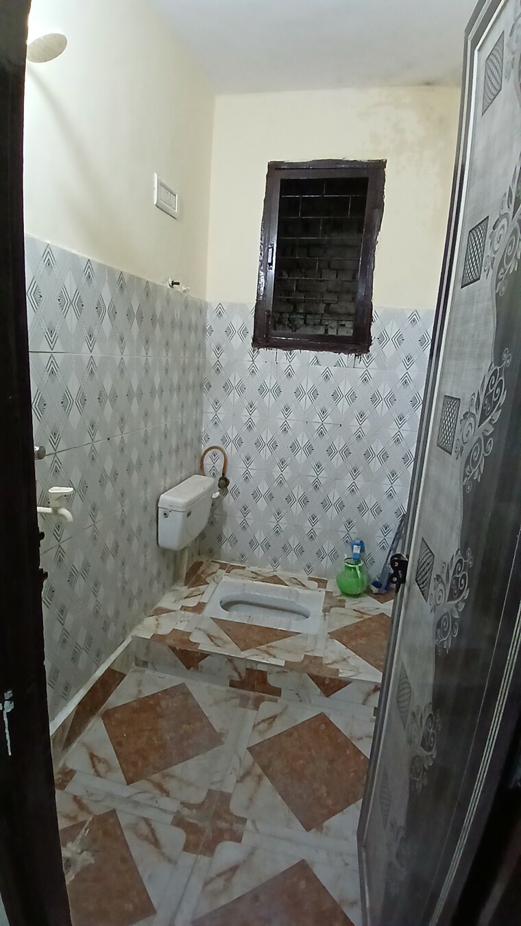 Bathroom, batla house 2 Bedroom 495 Sq.Ft. Builder Floor In Batla House Delhi 8364477