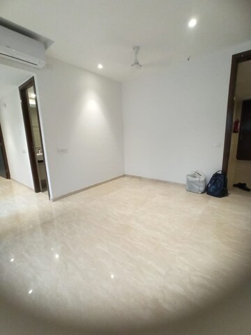 Room in 2 BHK Apartment at Hiranandani Highland, Powai – for Rent