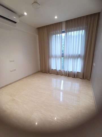 Room in 2 BHK Apartment at Hiranandani Highland, Powai – for Rent