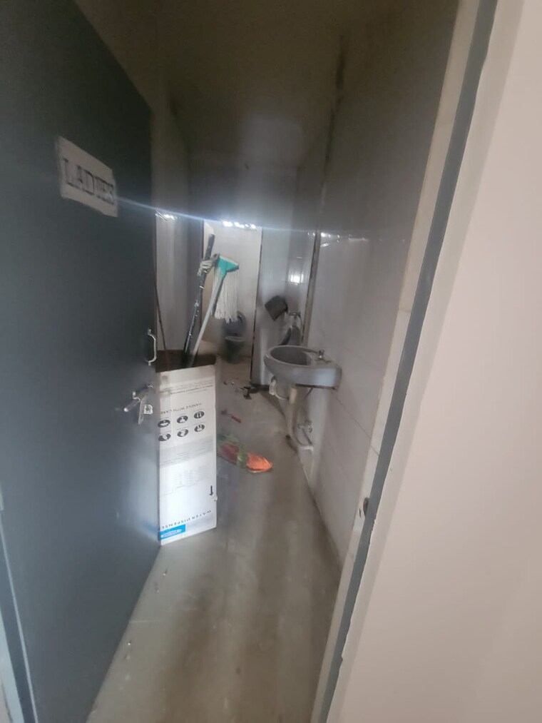 undefined, race course road Commercial Office Space 2900 Sq.Ft. In Race Course Road Vadodara 8364541