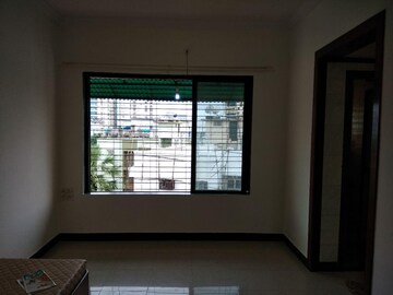 Room in 1 BHK Apartment at Gayatri Corner, Kandivali East – for Rent