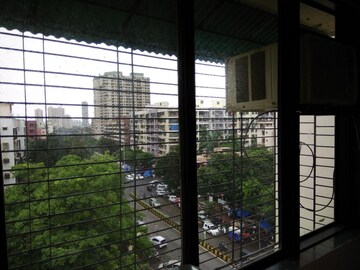 Room in 1 BHK Apartment at Gayatri Corner, Kandivali East – for Rent
