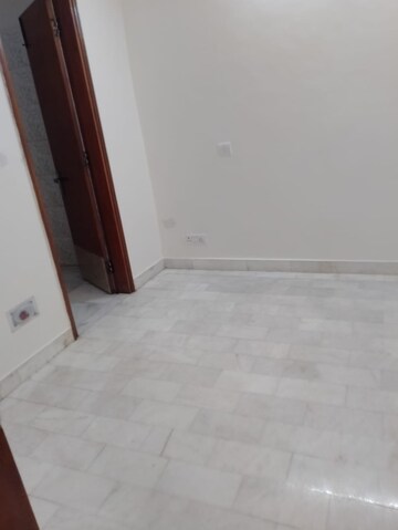 Room in 3 BHK Builder Floor at Green Park – for Rent