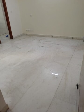 Room in 3 BHK Builder Floor at Green Park – for Rent