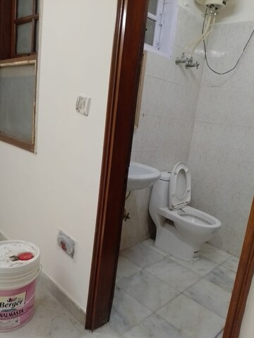 Bathroom in 3 BHK Builder Floor at Green Park – for Rent